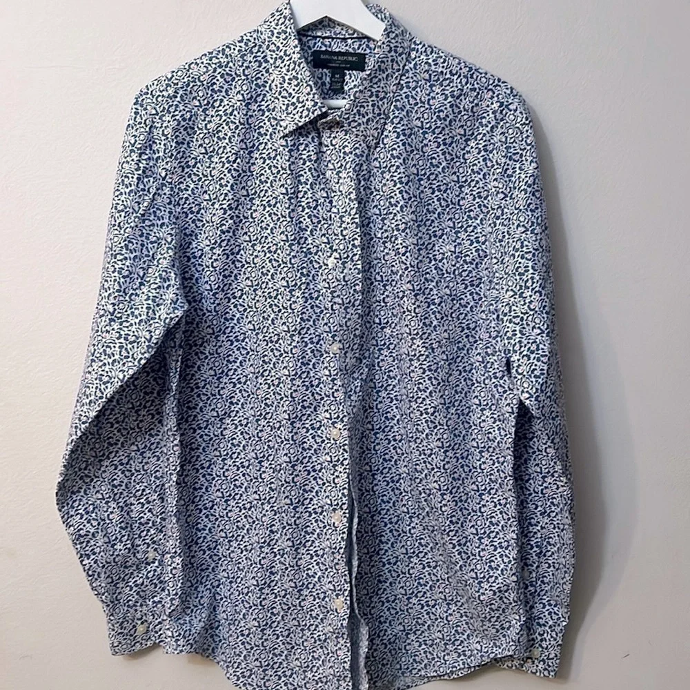 Banana Republic floral shirt size 15 non iron slim fit 33-34” made in Sri Lanka